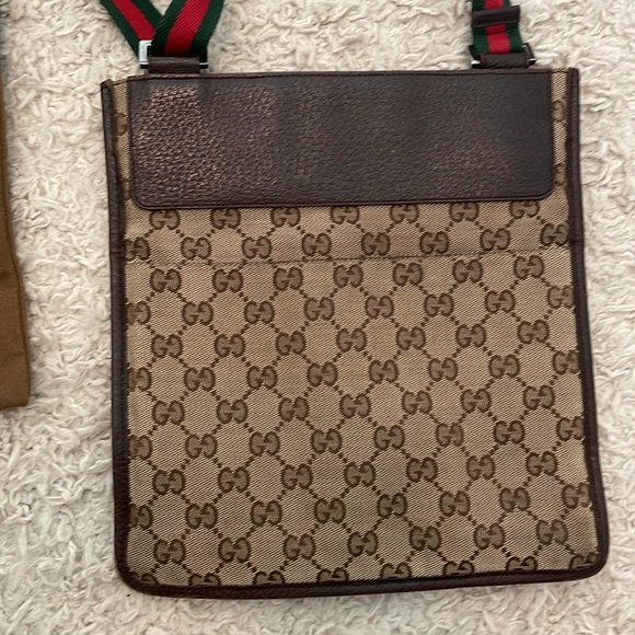 Gucci Monogram Messenger Crossbody ❤️💚 - Picture 8 of 13